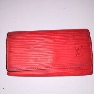⛔️SOLD⛔️⛔️💯Louis Vuitton key holder epi leathe